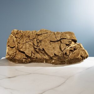 Фактурный карпатский базальтовый камень — природный декор для аквариума. Грубая текстура и естественные оттенки создают атмосферу дикой природы.